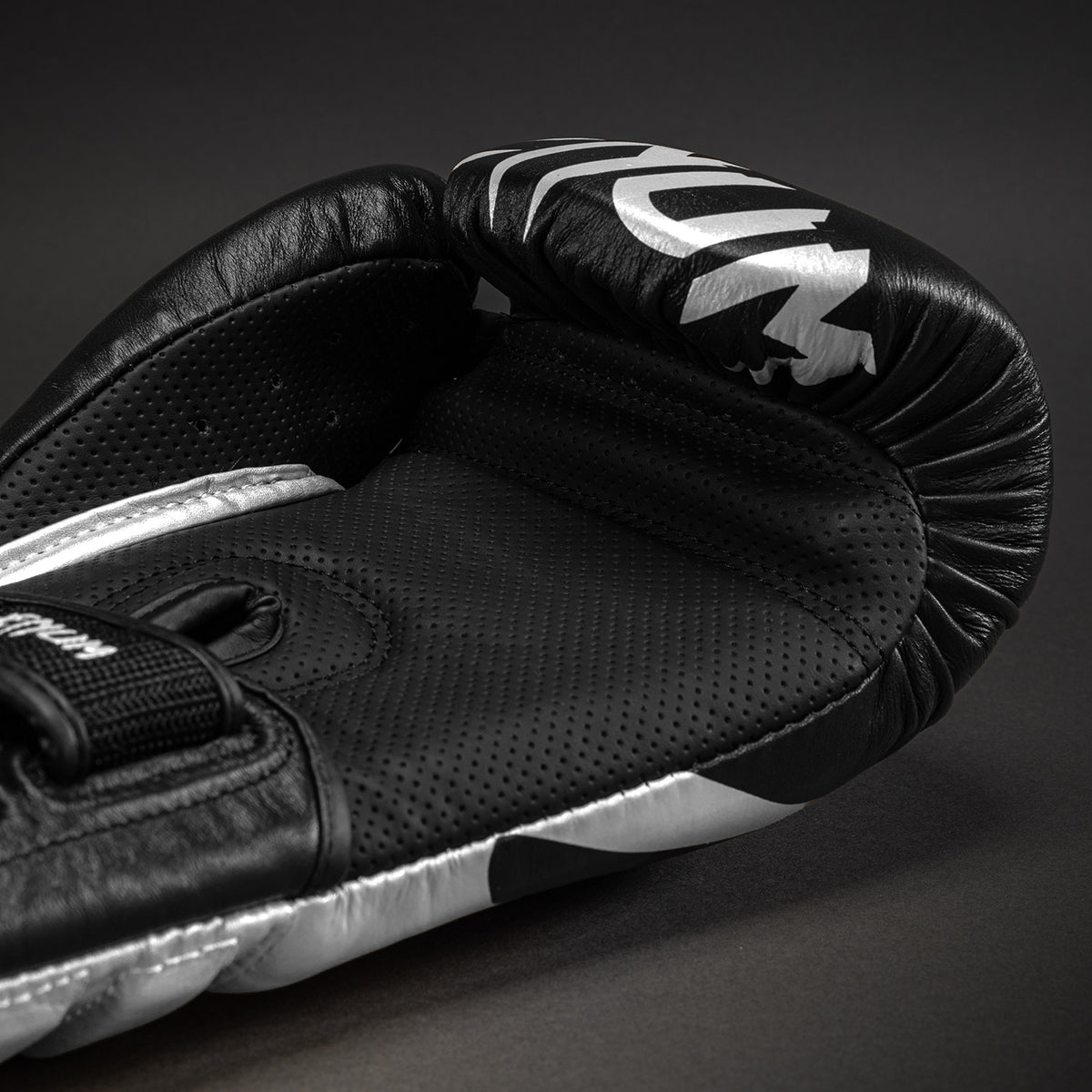 Venum Reverso Guanti da Boxe – Nero/Argento