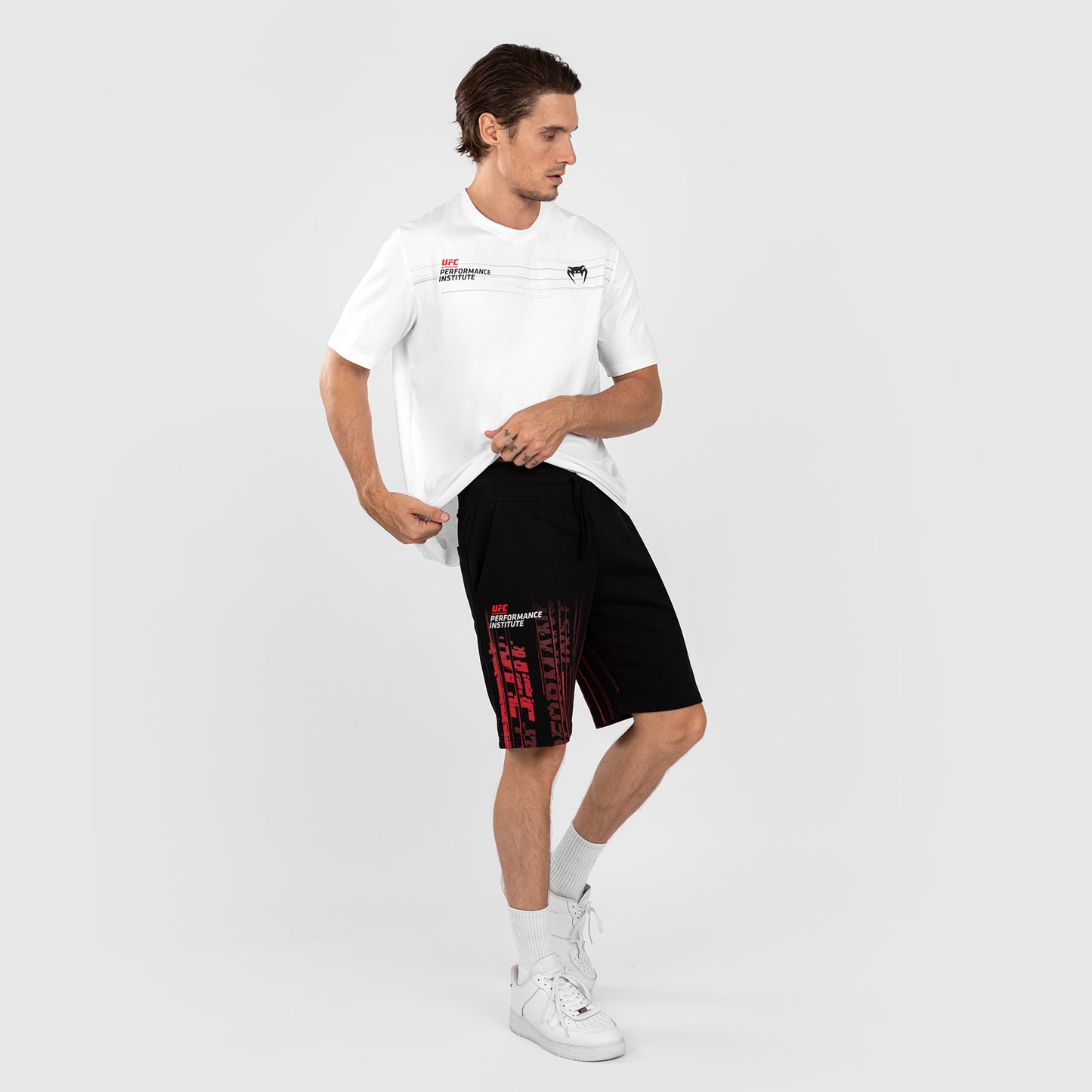 UFC Venum Performance Institute 2.0 Pantaloncini in Cotone per Uomo - Nero/Rosso