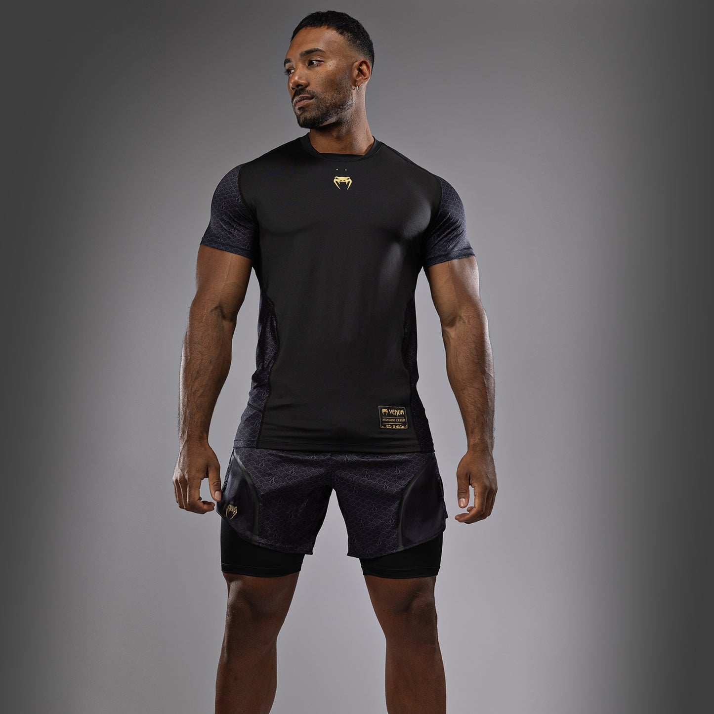 Venum x Assassin’s Creed Shadows Maglietta Dry-Tech da uomo - Nero/Oro