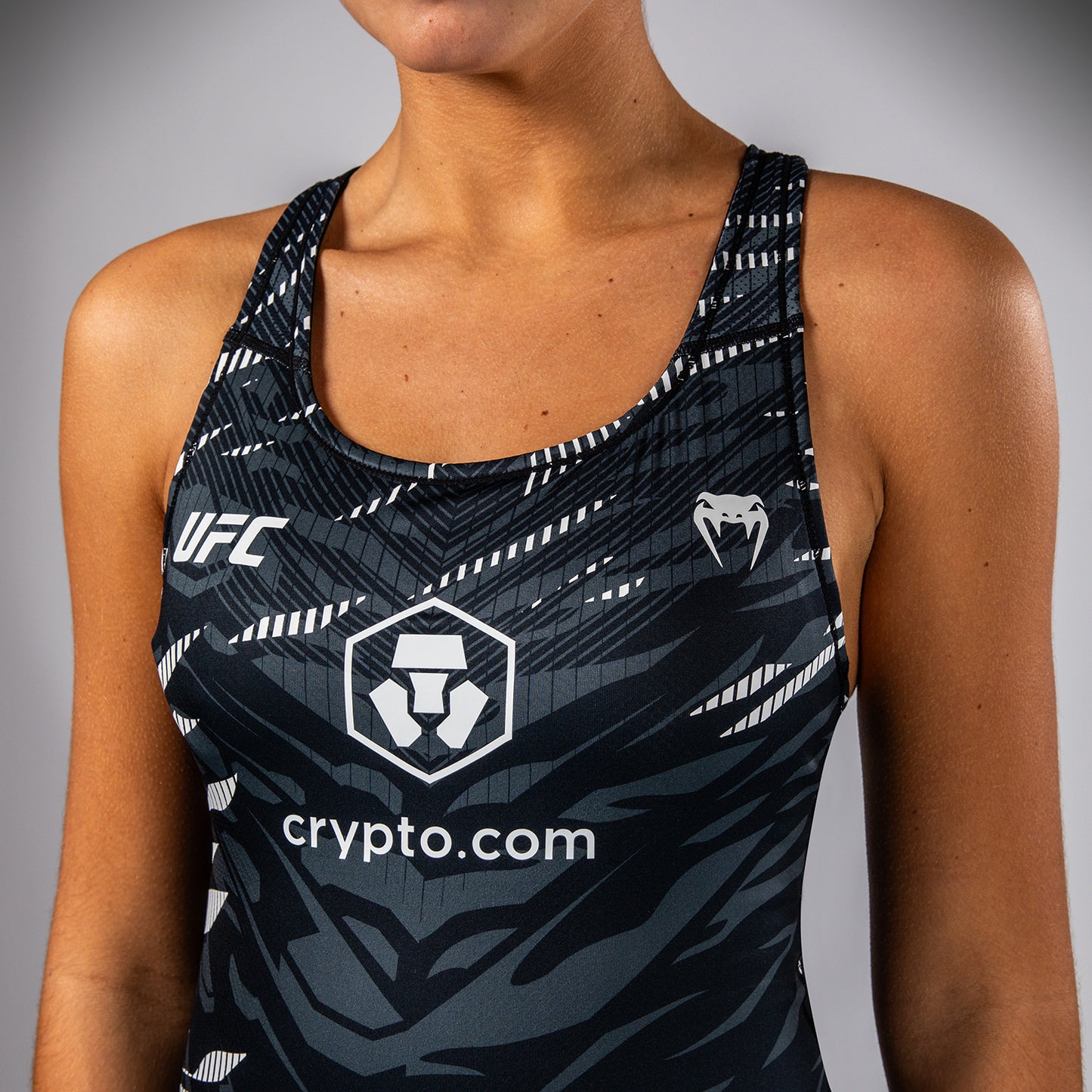 UFC Fusion by Venum Authentic Fight Night Top Attillato con Reggiseno Integrato per Donna - Nero