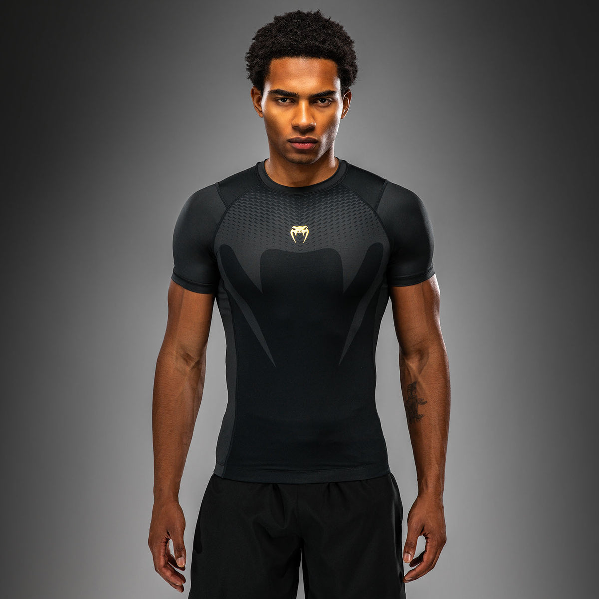 Venum Attack Rashguard a maniche corte - Nero/Oro