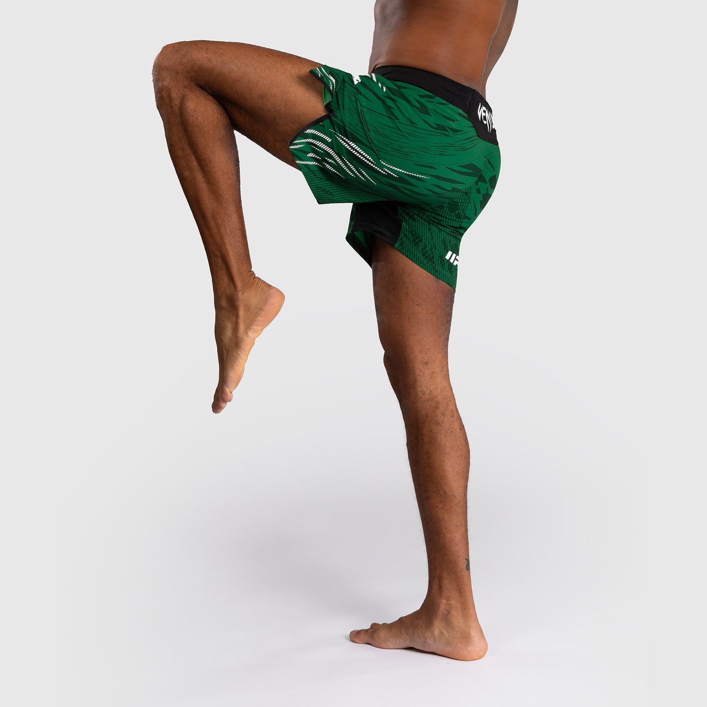 UFC Fusion by Venum Personalizzati Authentic Fight Night Shorts da Lotta per Uomo - Fit Corto - Verde