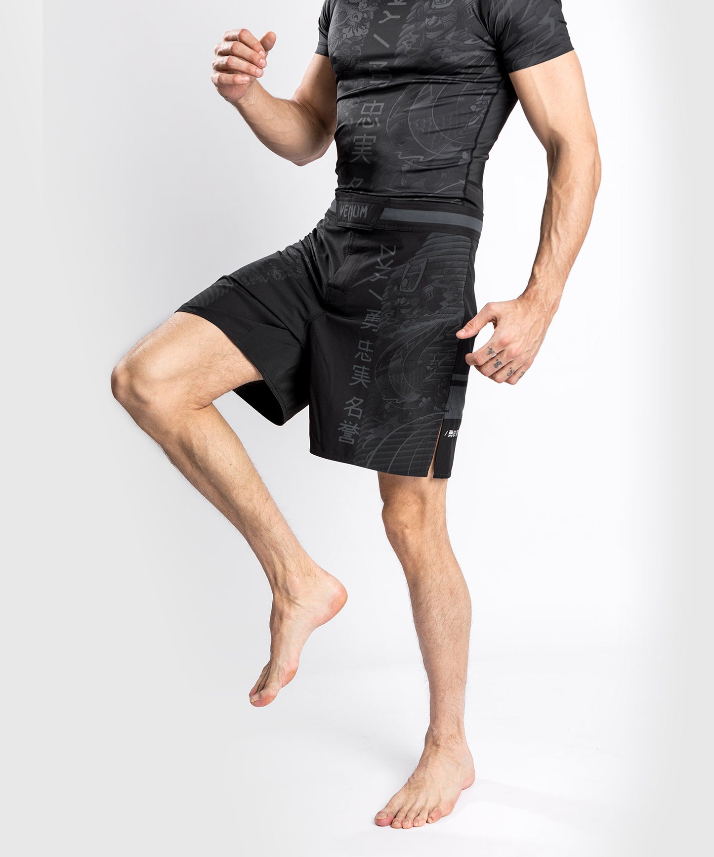 Pantaloncini da combattimento Venum YKZ21 - Nero/Nero