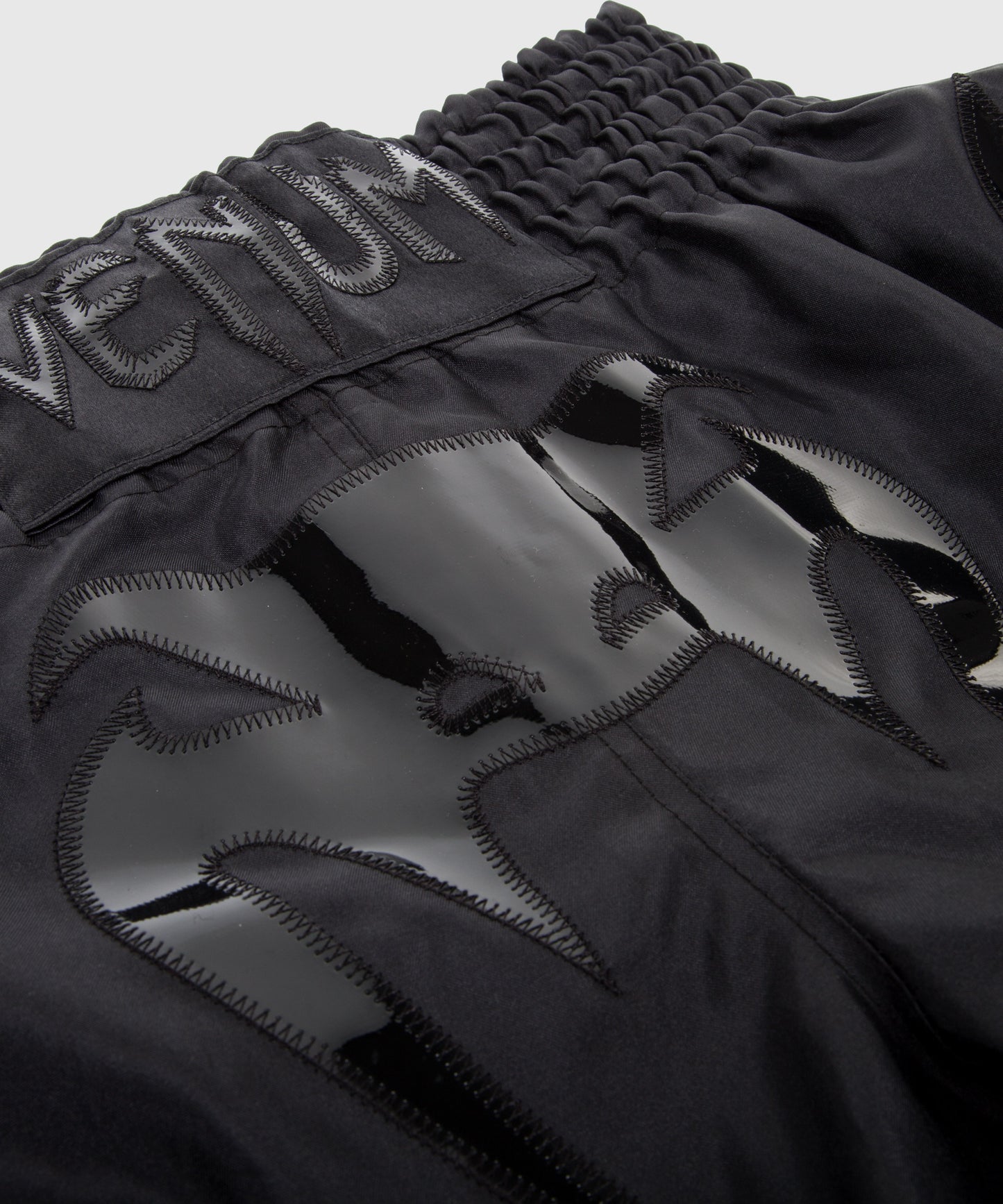 Pantaloncini da Muay Thai Venum Bangkok Inferno - Opaco/Nero