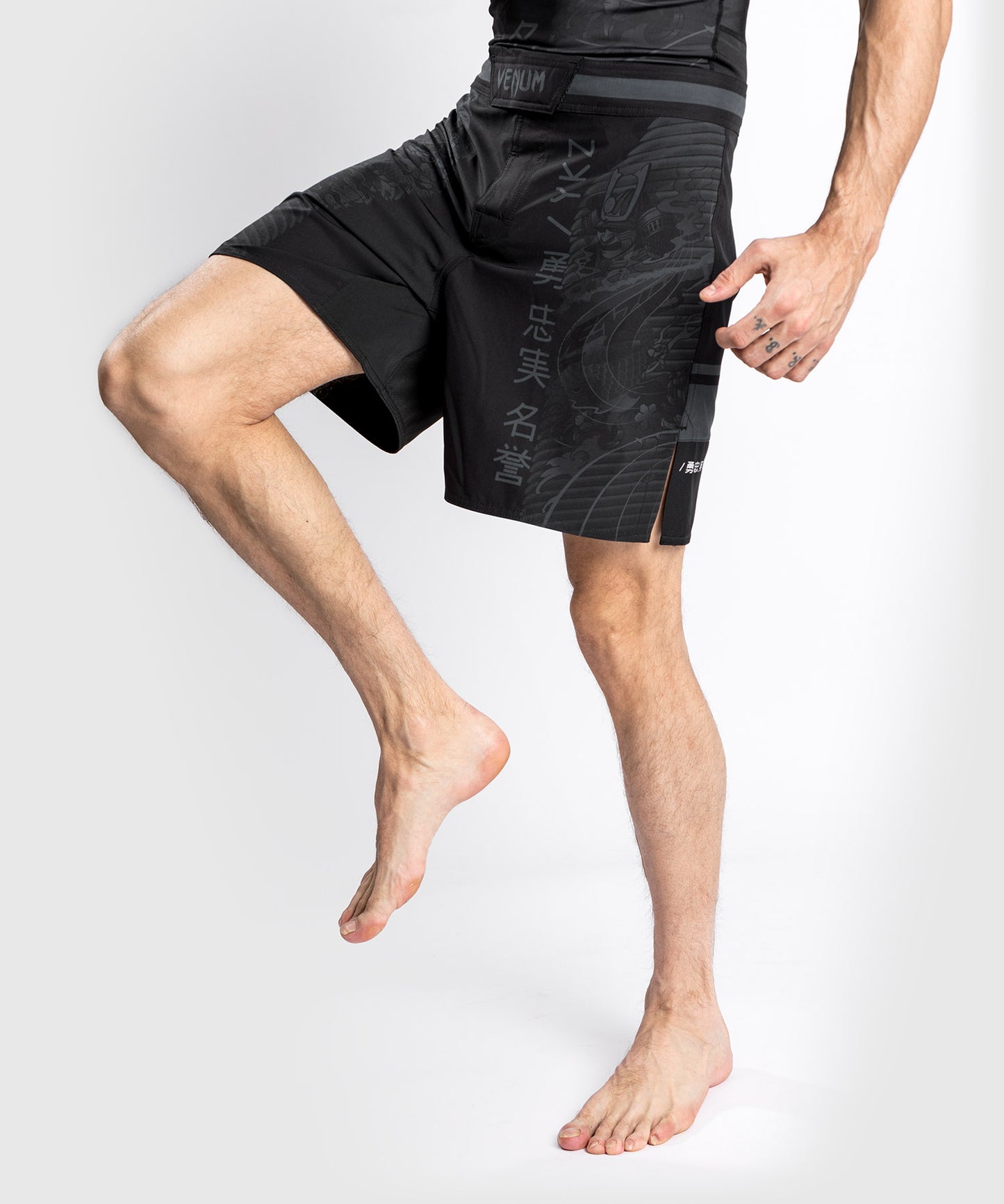 Pantaloncini da combattimento Venum YKZ21 - Nero/Nero