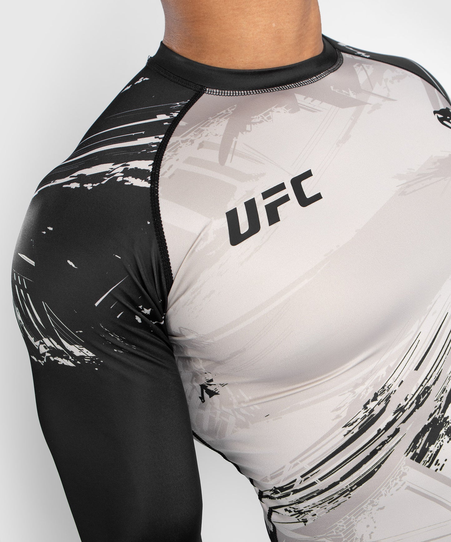 T-shirt a compressione UFC Venum Authentic Fight Week 2.0 - Maniche lunghe - sabbia/nero
