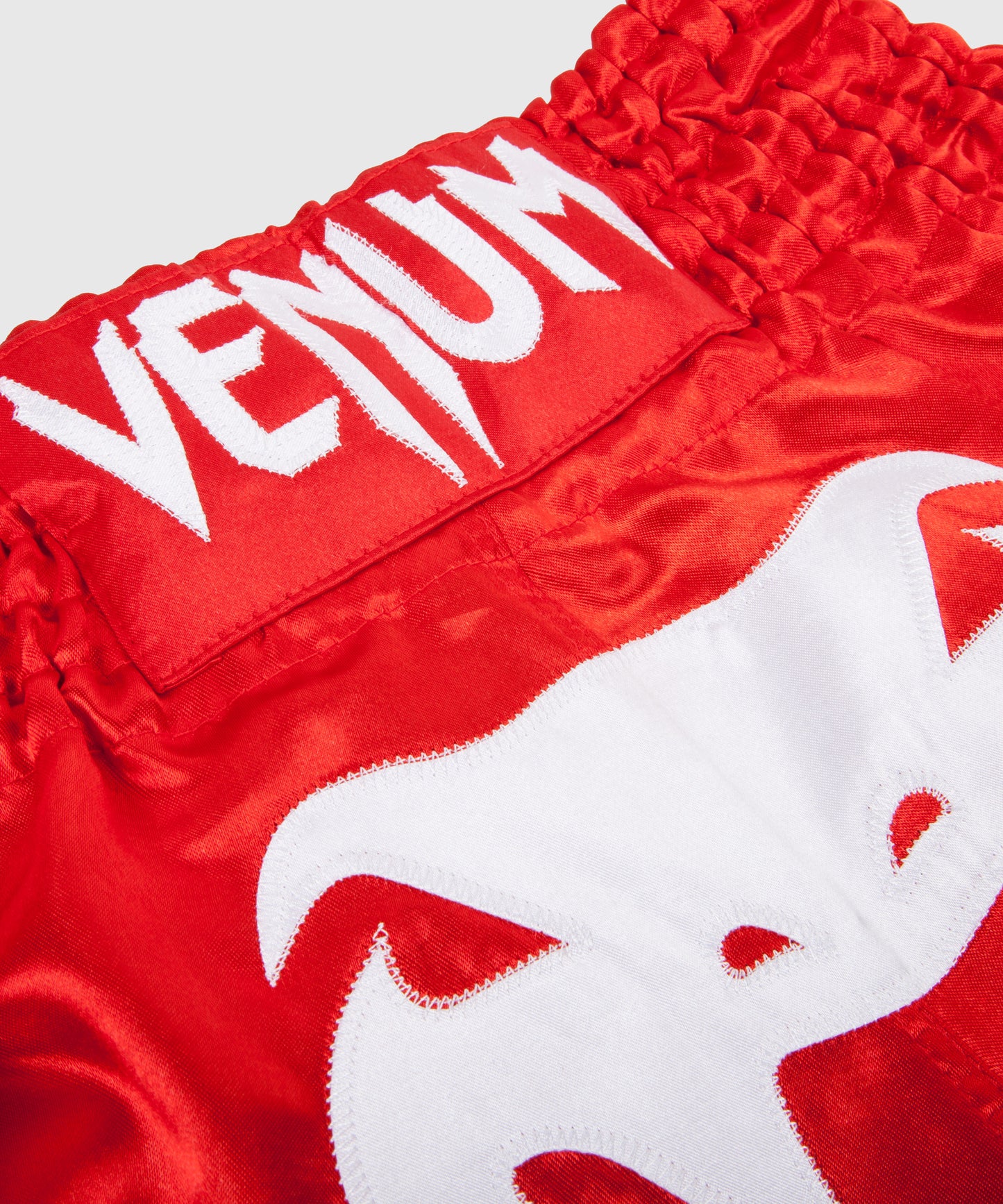 Pantaloncini da Muay Thai Venum Bangkok Inferno - Rosso/Ghiaccio