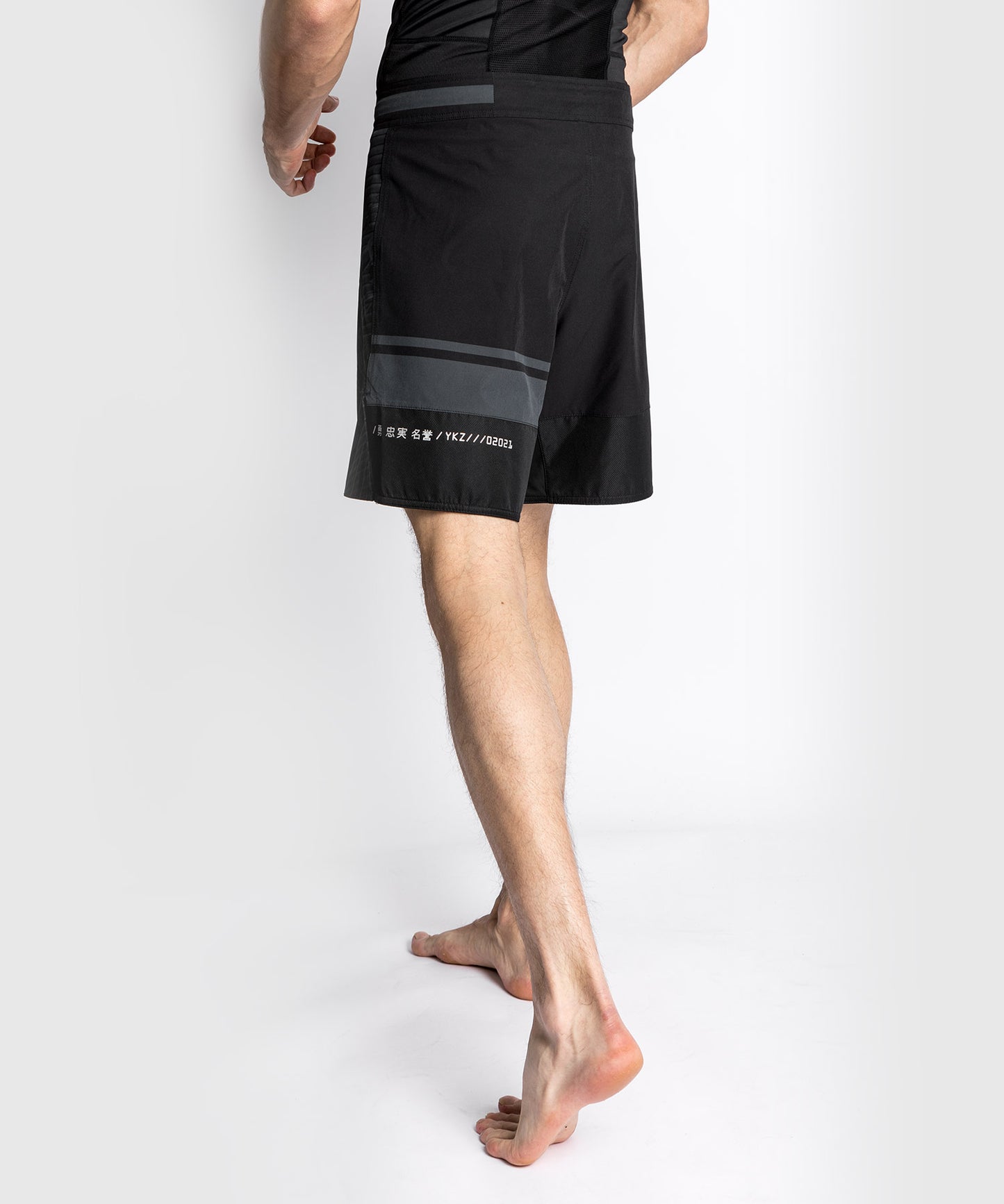 Pantaloncini da combattimento Venum YKZ21 - Nero/Nero