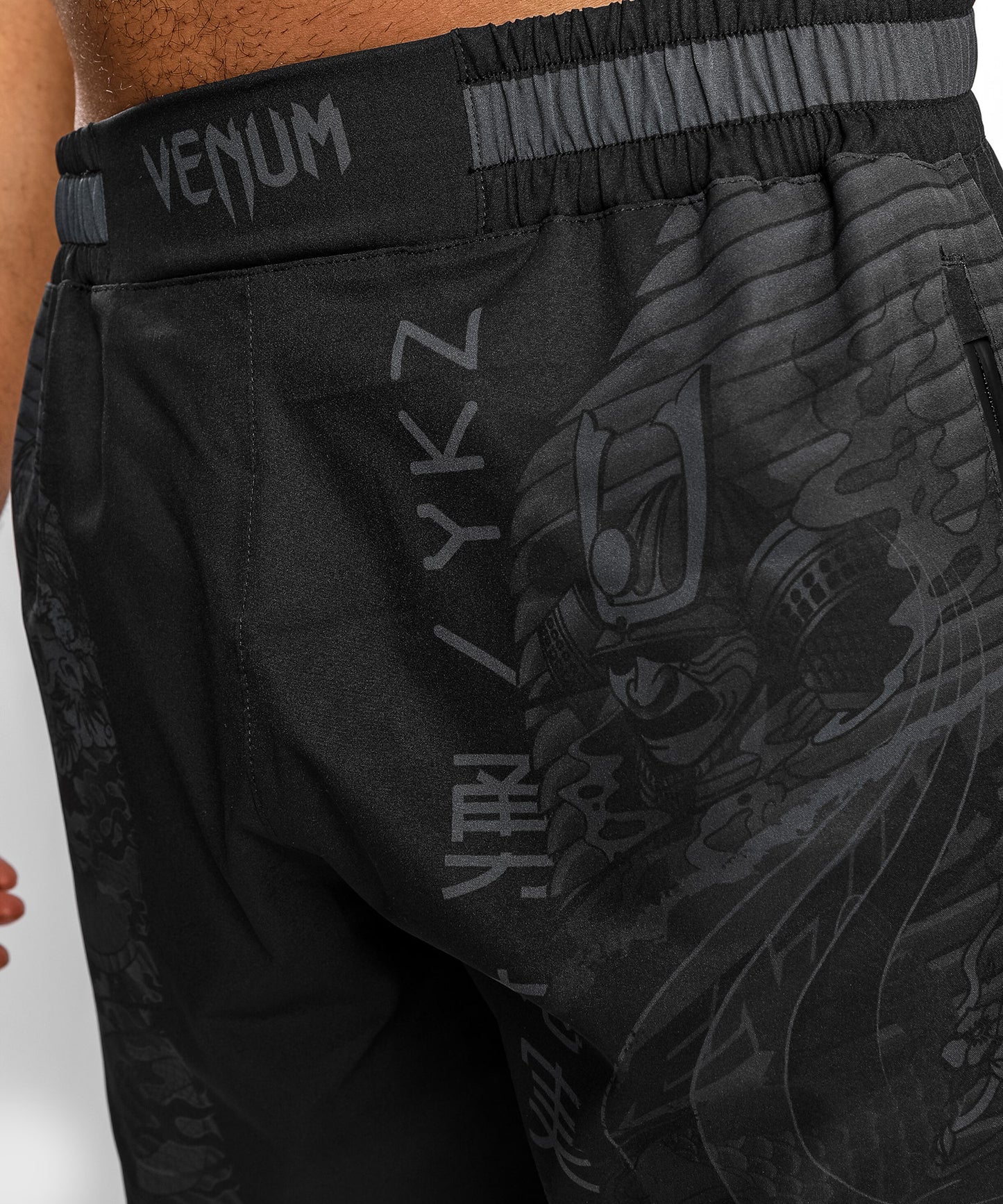 Pantaloncini sportivi Venum YKZ21 - Nero/Nero