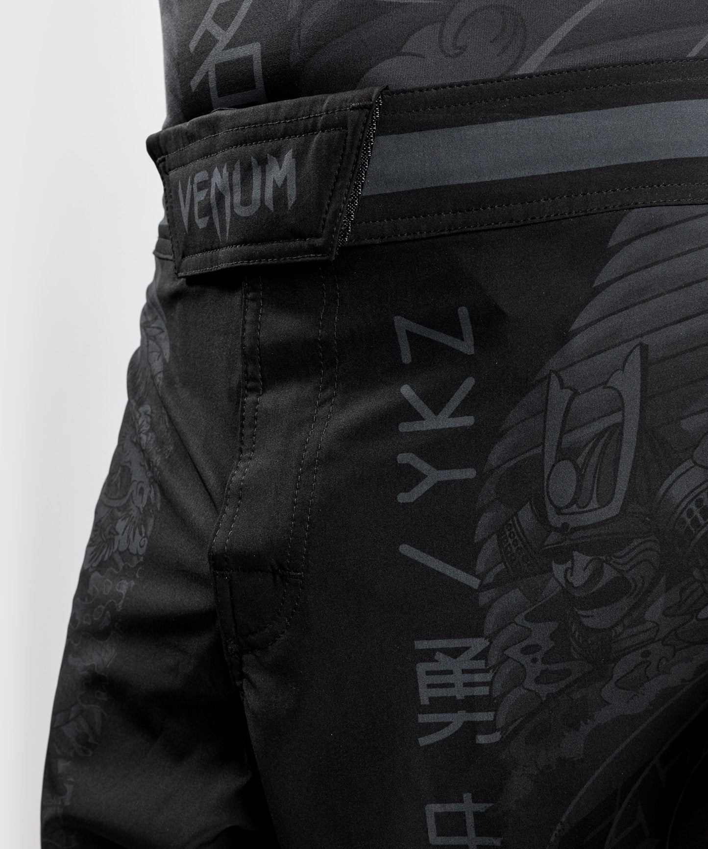 Pantaloncini da combattimento Venum YKZ21 - Nero/Nero