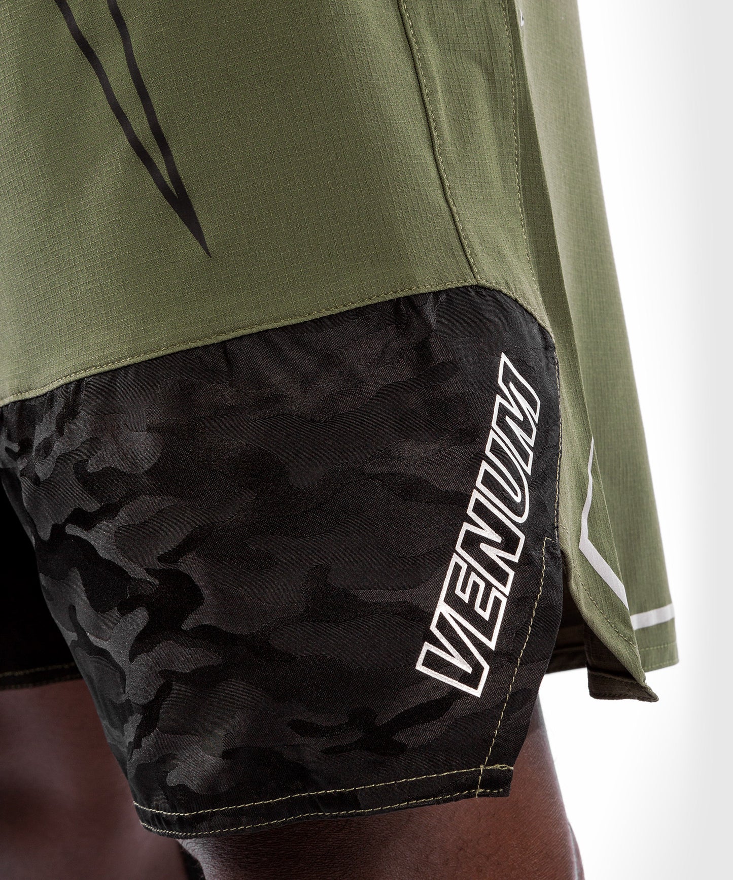 Pantaloncini da combattimento Venum LIGHT 4.0 - Kaki/Argento