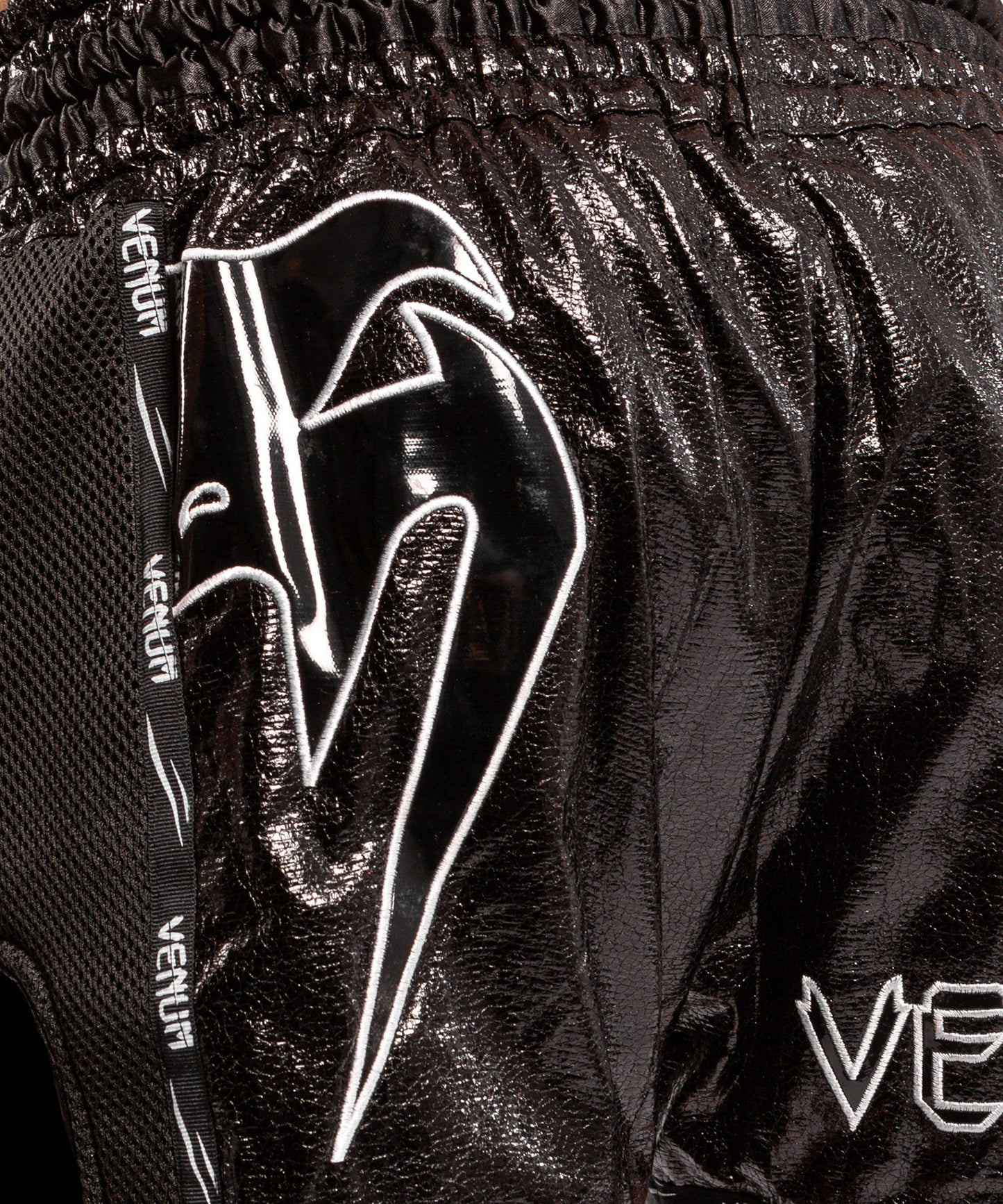 Pantaloncini da Muay Thai Venum Giant Infinite - Nero/Nero