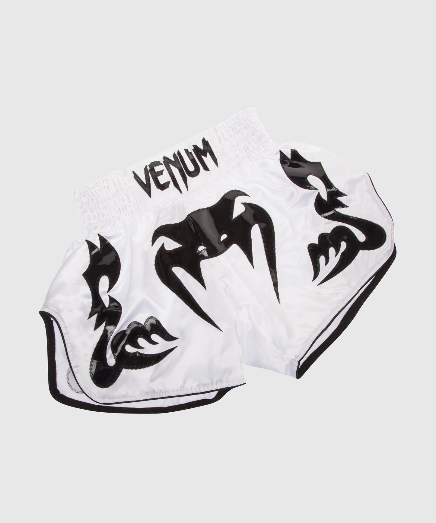 Pantaloncini da Muay Thai Venum Bangkok Inferno - Ghiaccio/Nero